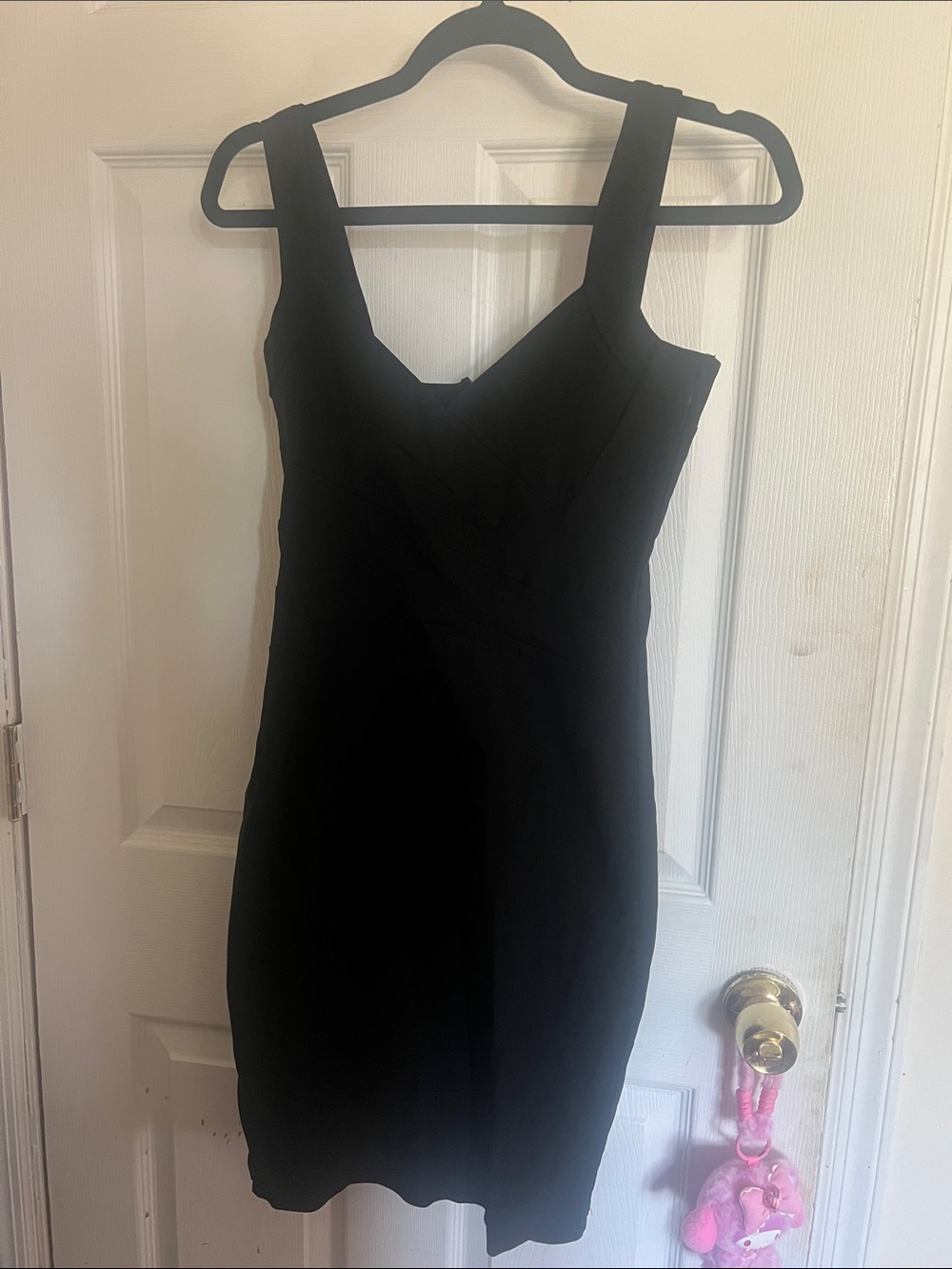 Vintage Sleek Black V-Neck Bodycon Mini Dress with Wide Straps